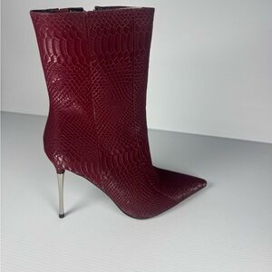 Chic Azalea Wang Calean Burgundy Snake Embssed Stiletto Ankle Boots Size 8 NWT